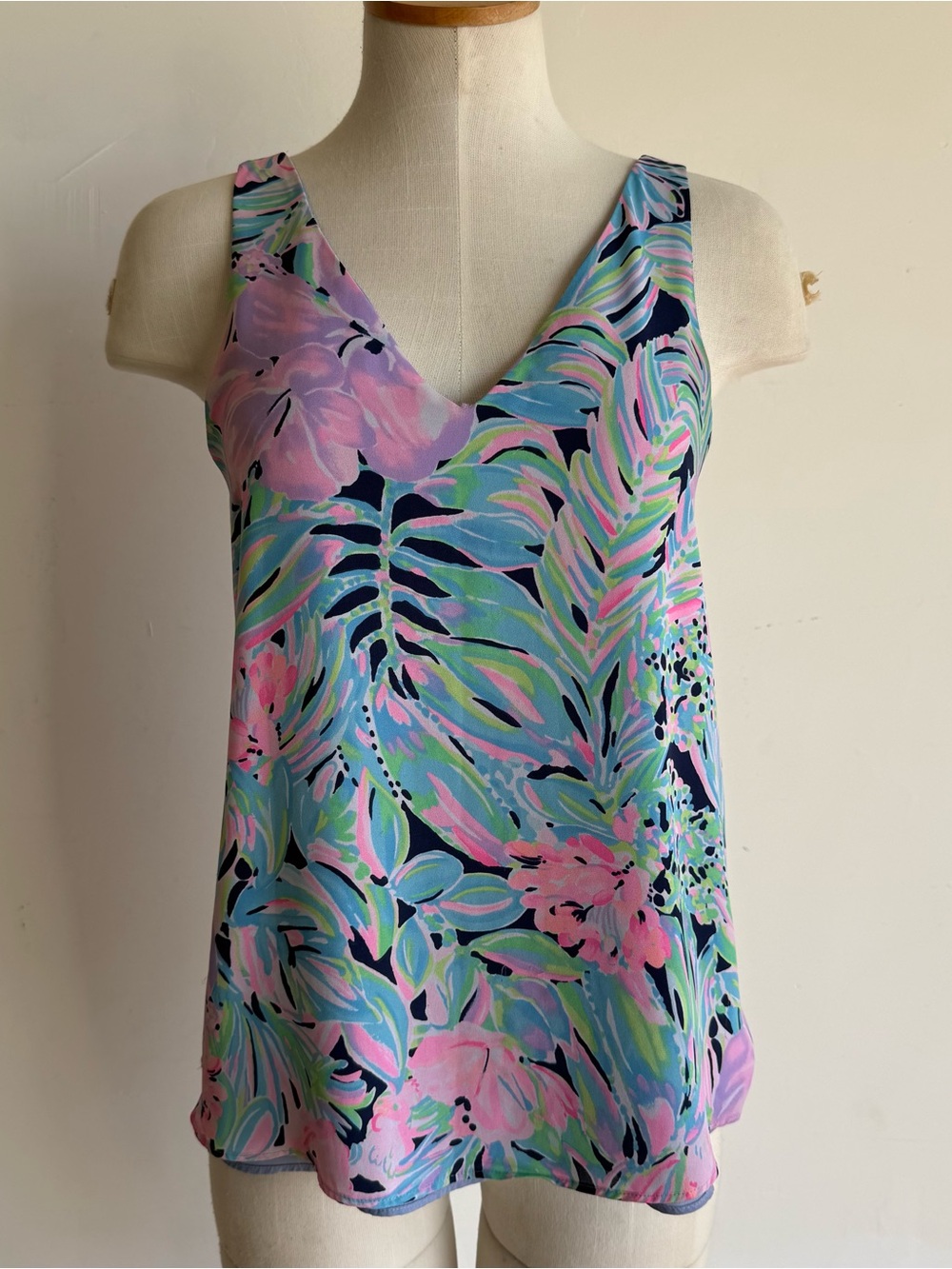 Lilly Pulitzer V-Neck Tropical Floral Tank - Pink, Blue & Green small reversible
